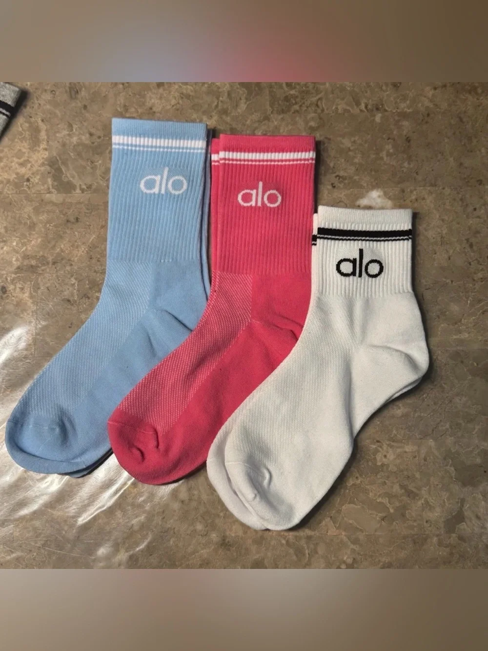 Women’s Alo Socks 3 pairs Packaging states size Large but they fit sizes 6-11